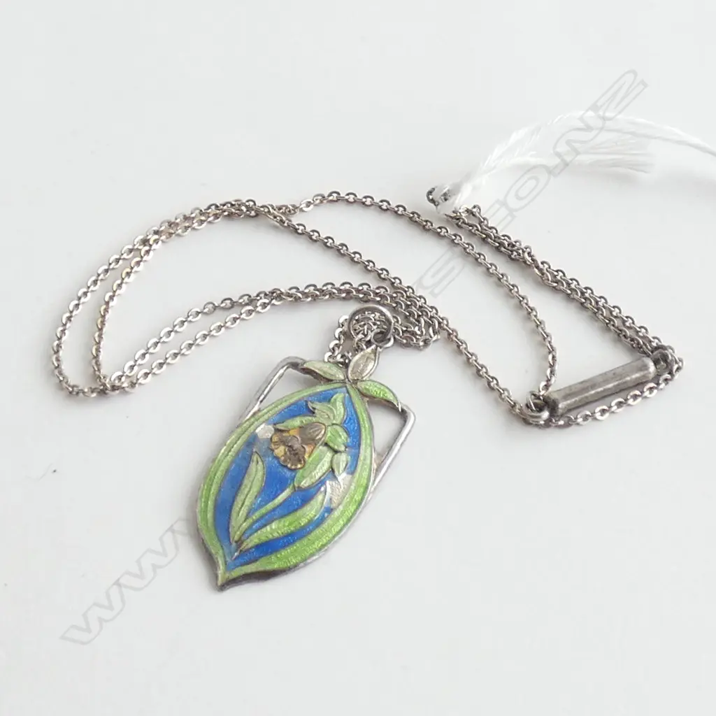 (17951) SILVER & ENAMEL FLORAL PENDANT ON CHAIN A/F Image 1++