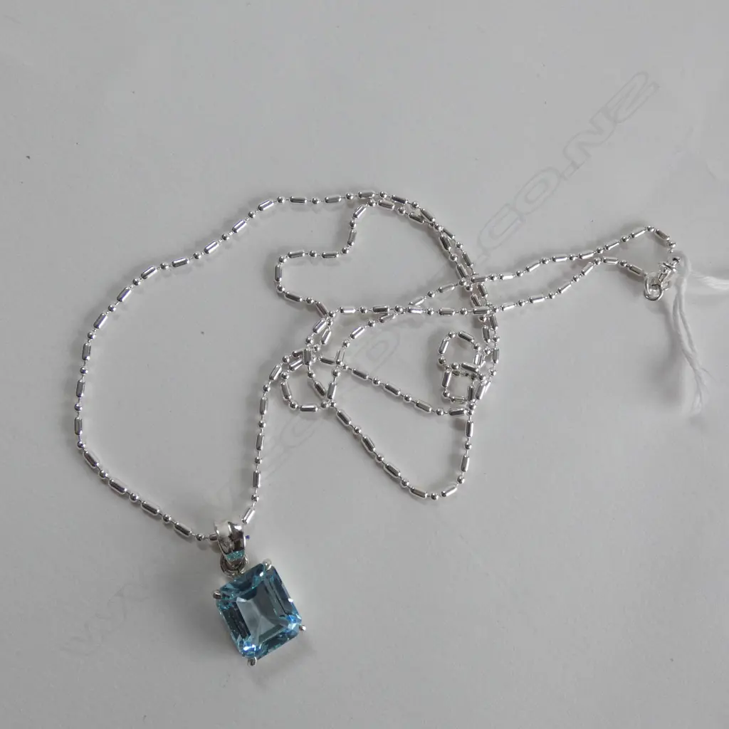 BLUE TOPAZ 925 SILVER SET PENDANT & CHAIN Image 1++