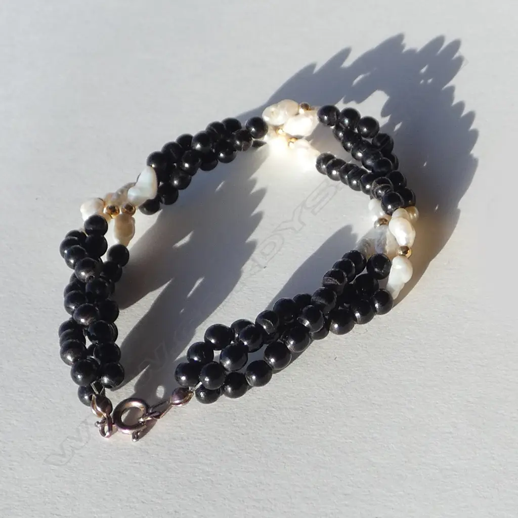 FRESHWATER PEARL & BLACK SEED 3-STRAND BRACELET Image 1++