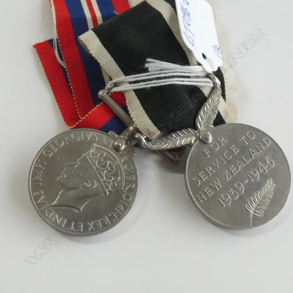 (20171) PR WWII WAR MEDALS W RIBBONS Image 1++
