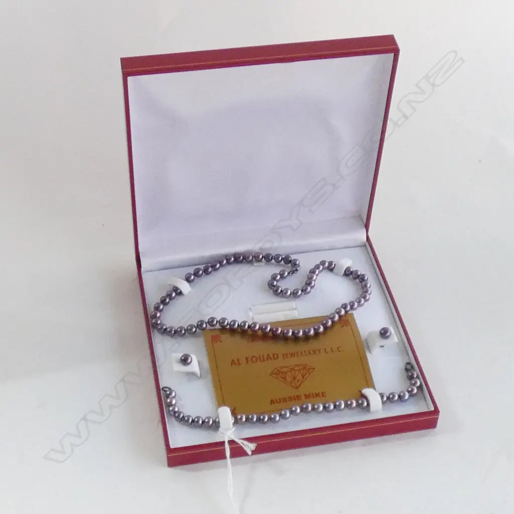 SUITE OF CULTURED PEARL JEWELLERY (BOXED) Image 1++