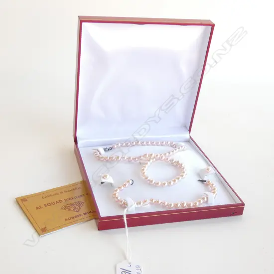 SUITE OF CULTURED PEARL JEWELLERY (BOXED)