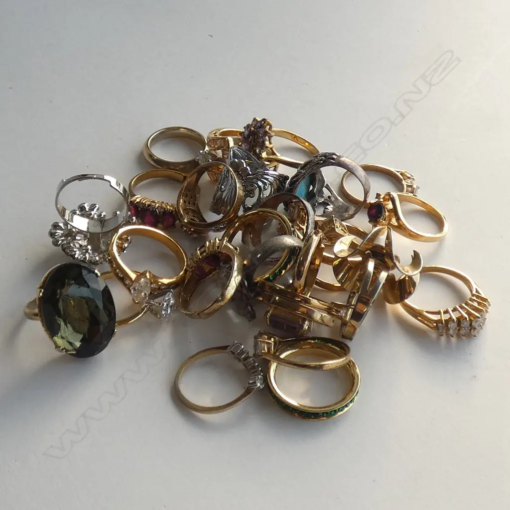 BAG OF COSTUME RINGS INCLUDES SILVER Image 1++