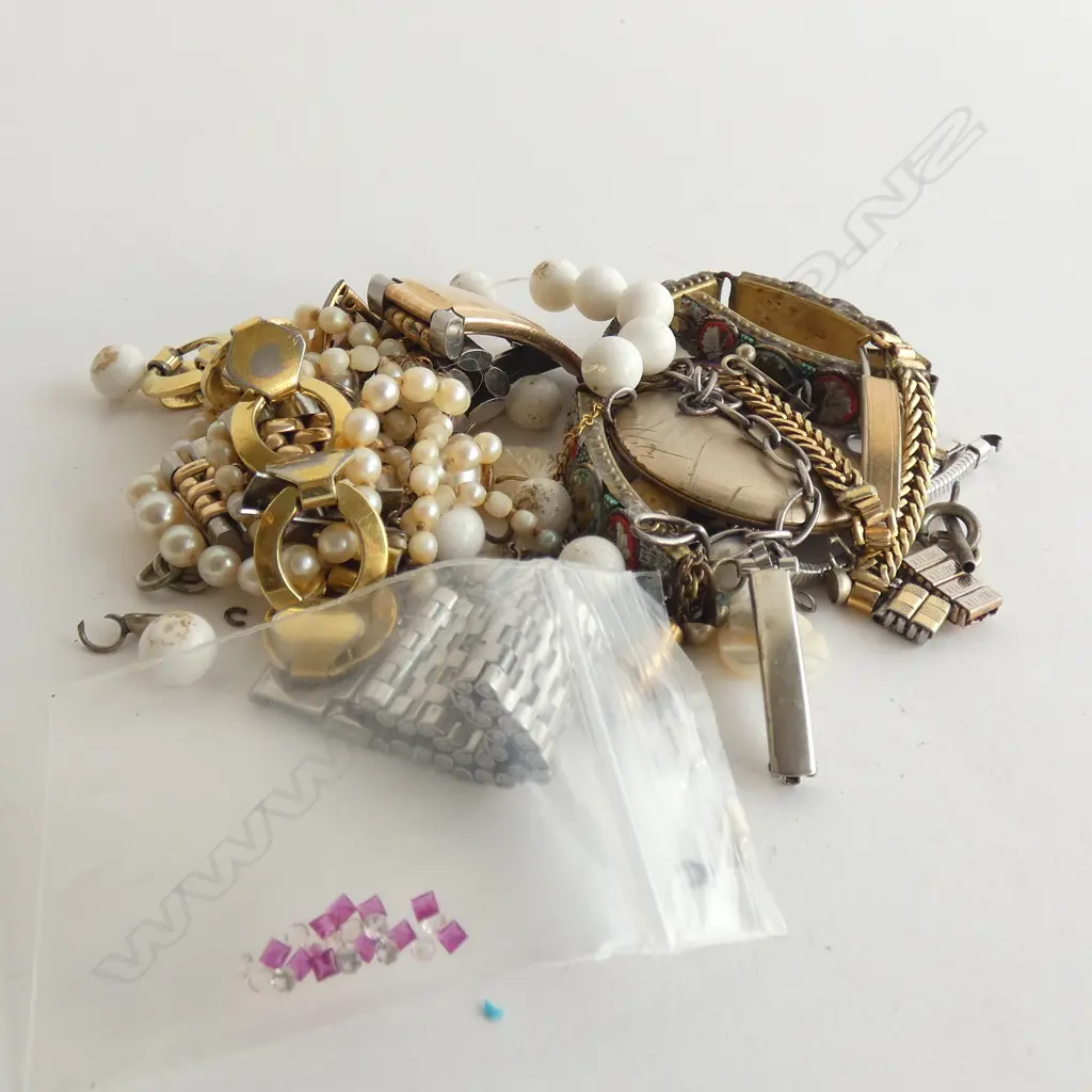 SMALL BAG ASST. JEWELLERY PIECES Image 1++