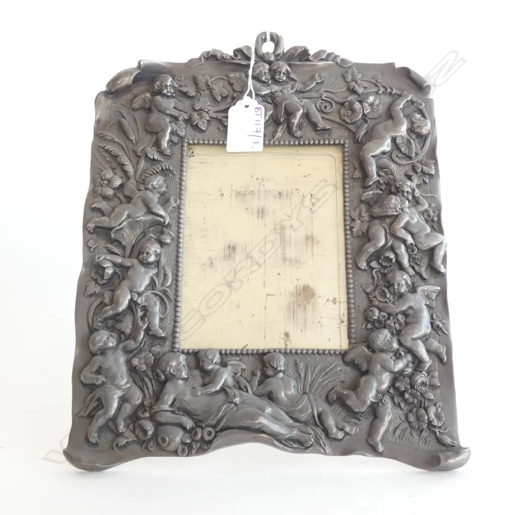 SILVER PLATE FRAME WITH CHERUBS 290x230mm Image 1++