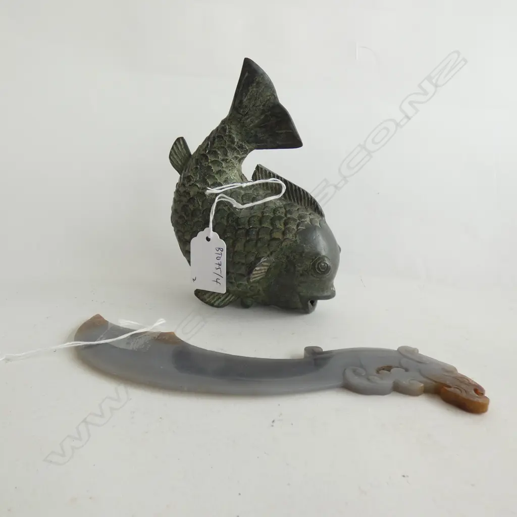 CHINESE JADE ARCHAIC STYLE BLADE L.200mm & CHINESE BRONZE FISH Image 1++