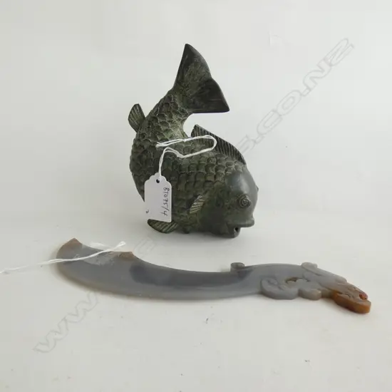 CHINESE JADE ARCHAIC STYLE BLADE L.200mm & CHINESE BRONZE FISH