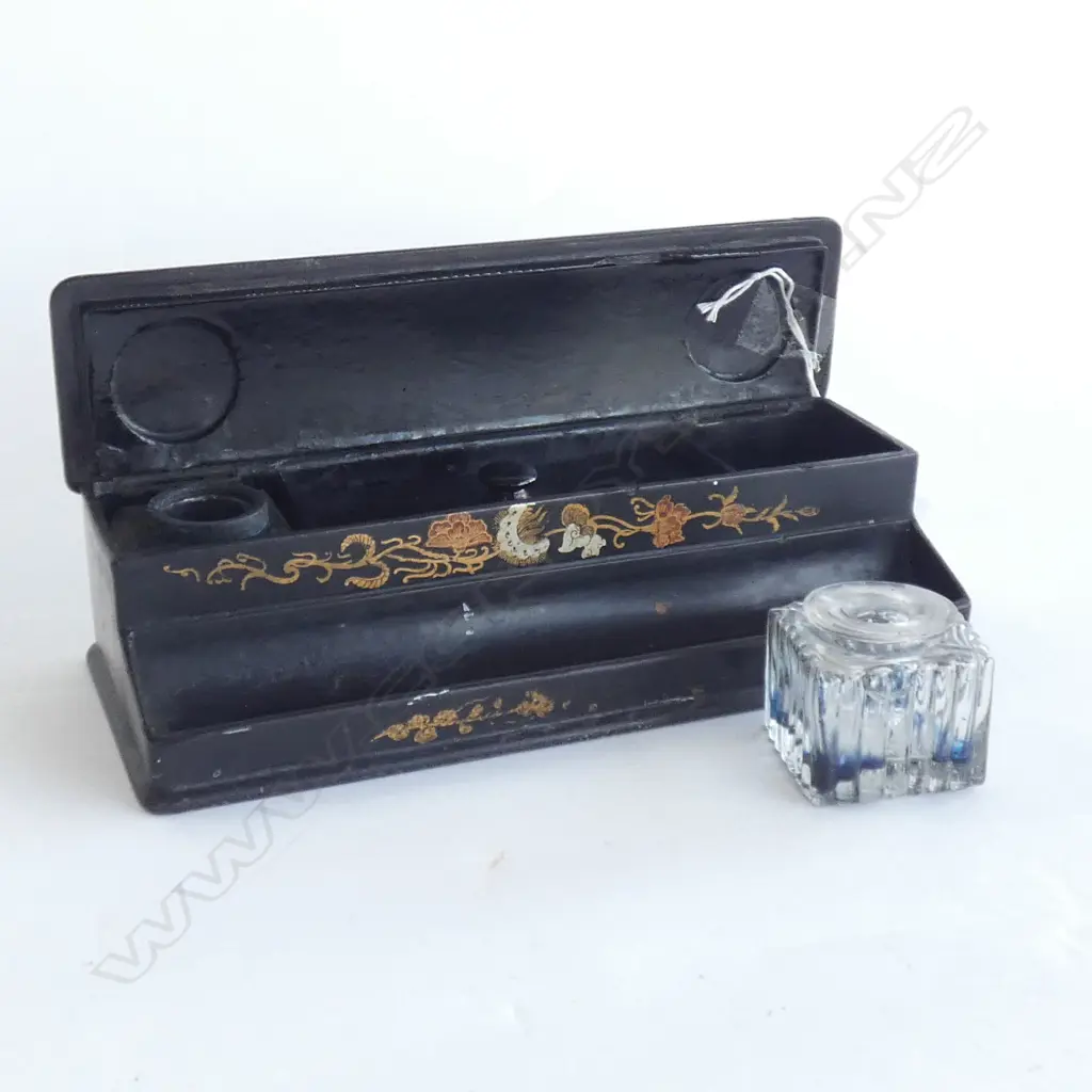 ORIENTAL LACQUER DOUBLE INKWELL SET L 225MM Image 1++