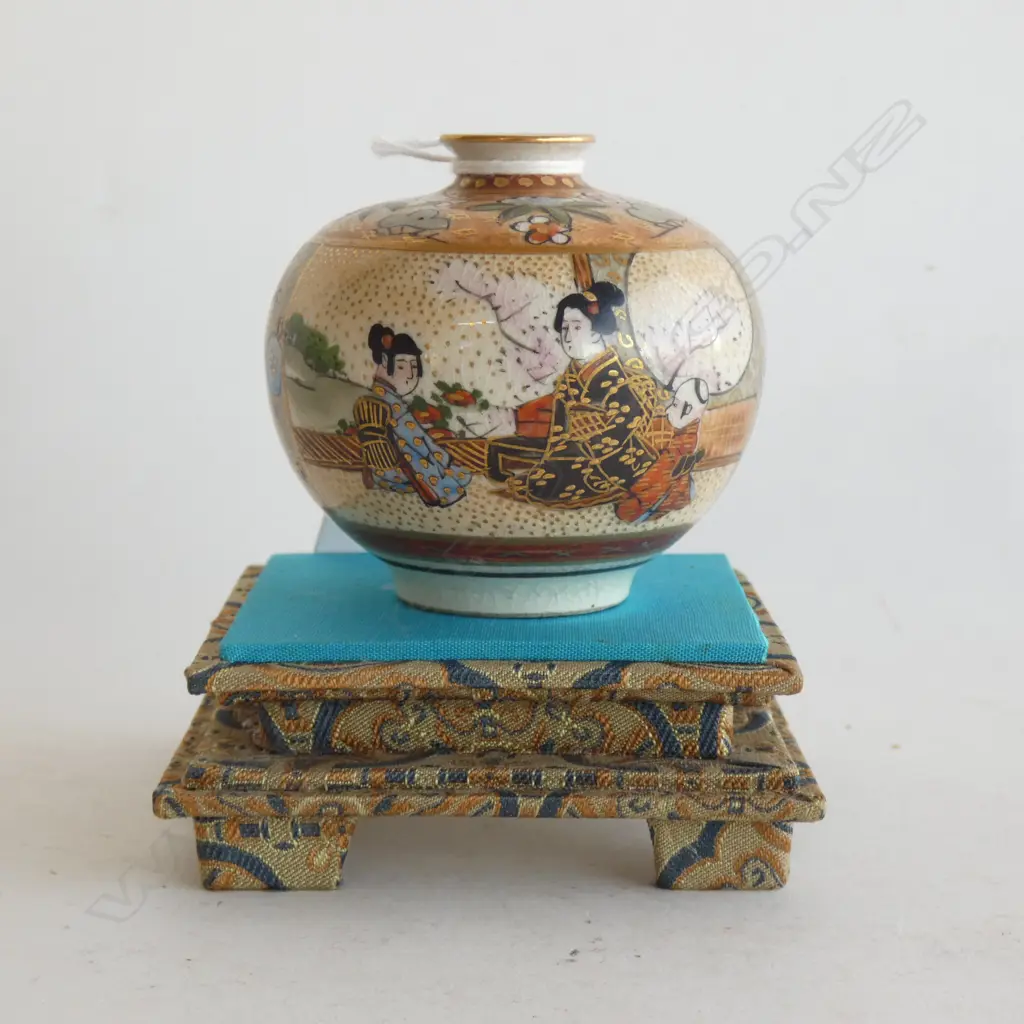 MEIJI JAPANESE MINI SATSUMA VASE H.60mm. Image 1++