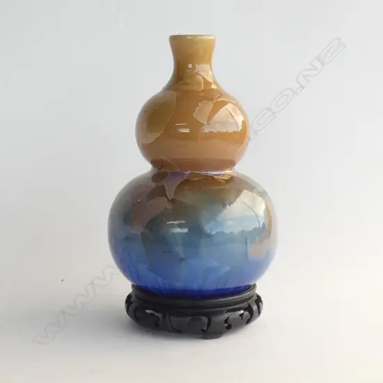 ORIENTAL CRYSTAL GLAZE DOUBLE GOURD VASE WITH STAND H. 265MM