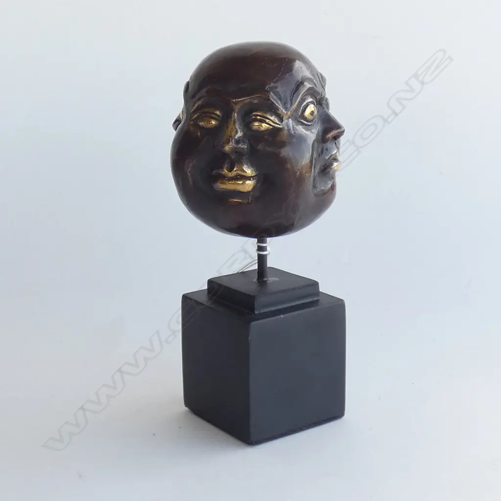 HOE TAI ON STAND H 220MM Image 1++