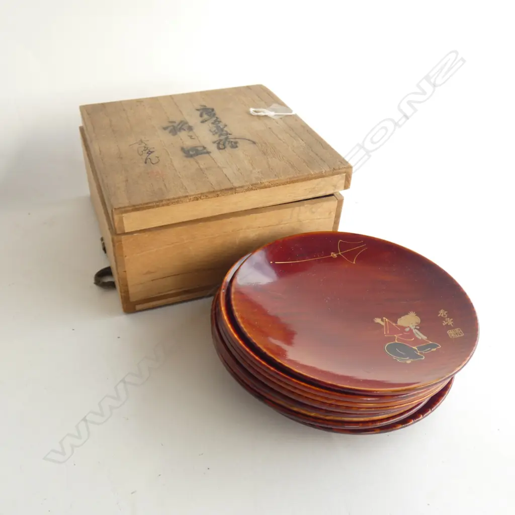 TEN JAPANESE LACQUER PLATES IN ORIGINAL BOX w CALLIGRAPHY Image 1++