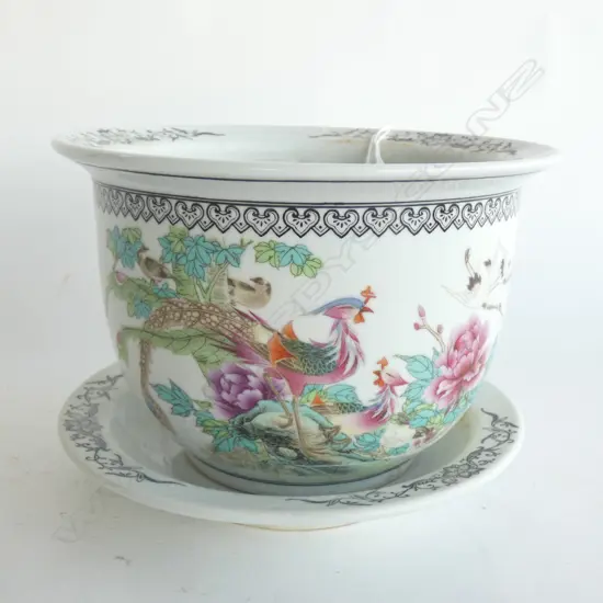 CHINESE QING STYLE FAMILLE ROSE POT w. PLATE 200mm dia