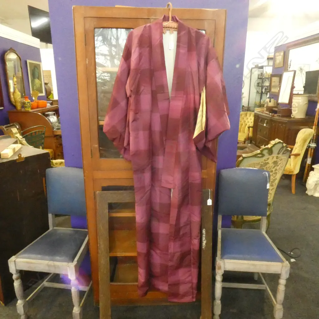 VINTAGE FULL LENGTH JAPANESE SILK KIMONO - DEEP PINK /RED & WHITE LINING Image 1++