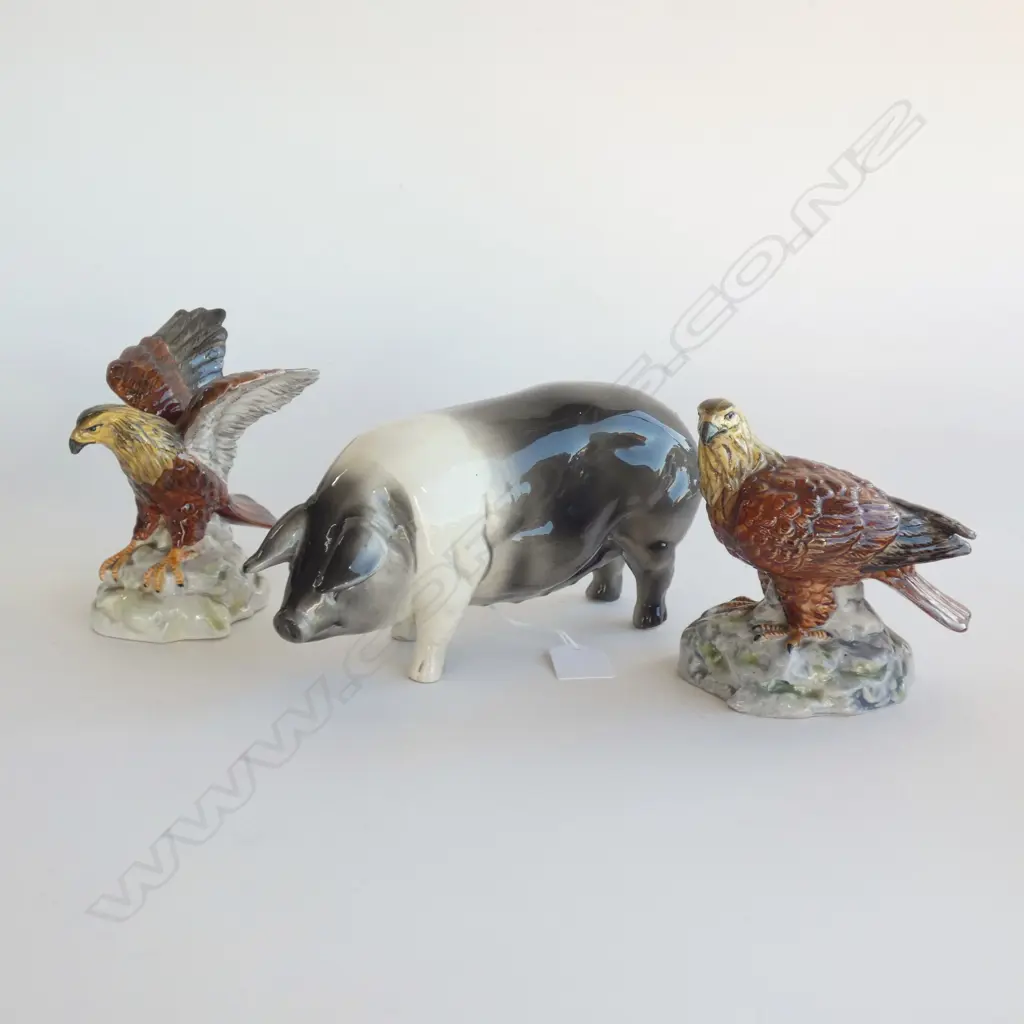 2 SITZENDORF EAGLES (H 135MM) & PIG - MADE IN ENGLAND (L 220MM) Image 1++