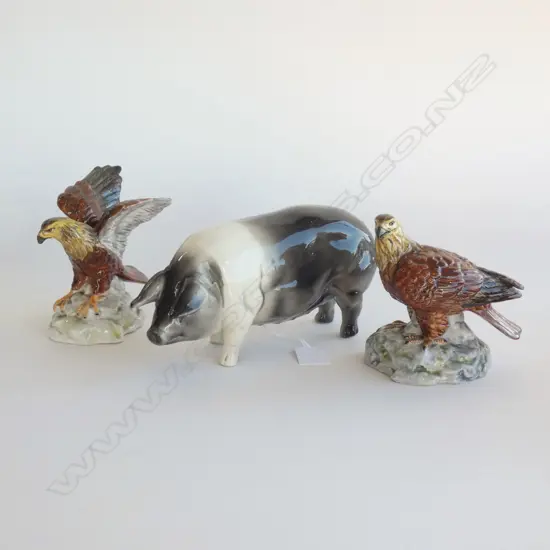 2 SITZENDORF EAGLES (H 135MM) & PIG - MADE IN ENGLAND (L 220MM)