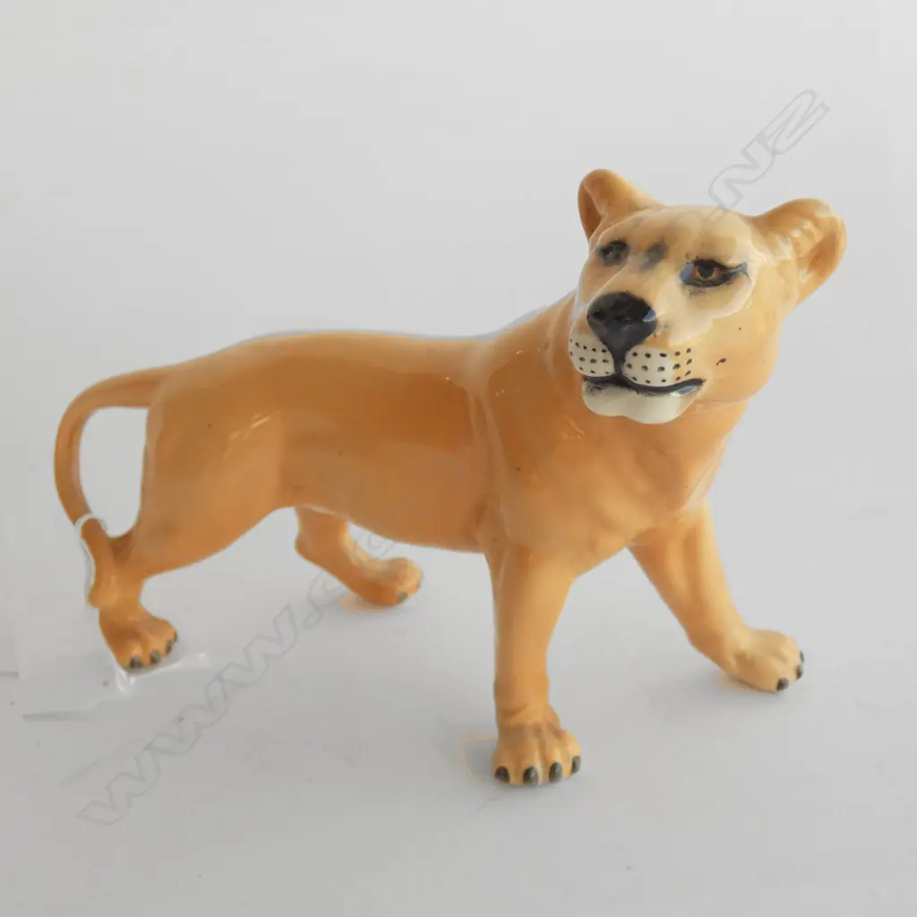 BESWICK LIONESS L  230MM Image 1++