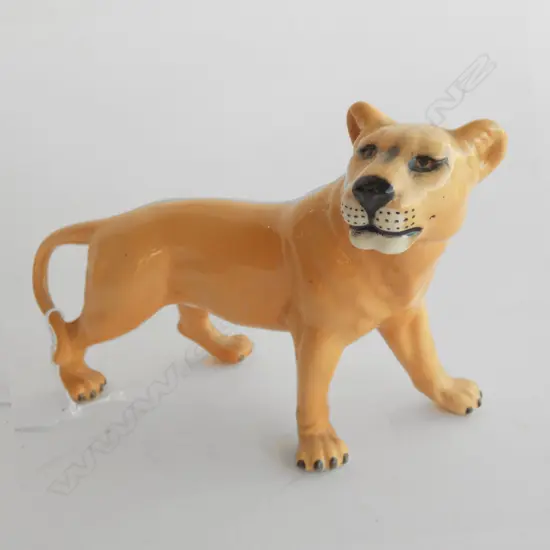 BESWICK LIONESS L  230MM