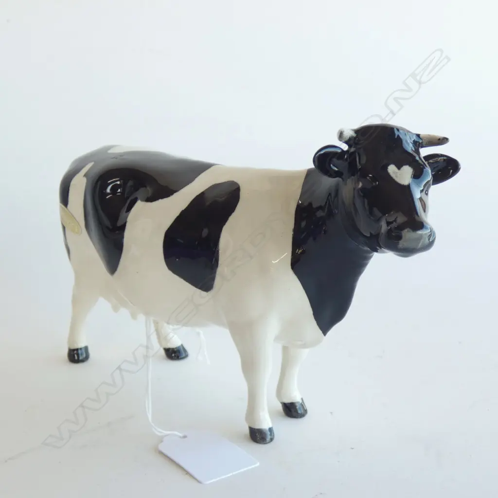 BESWICK FRESIAN COW L 185MM Image 1++