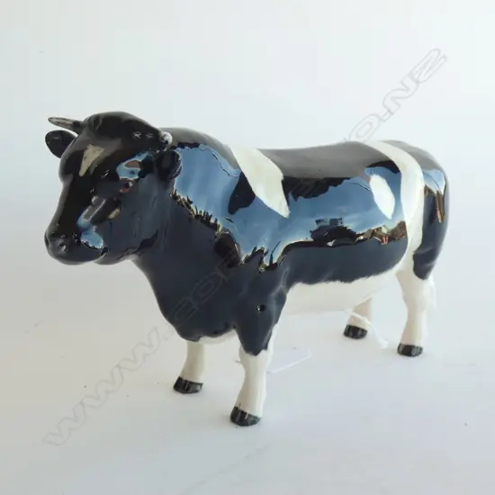 BESWICK FRESIAN BULL L 210MM