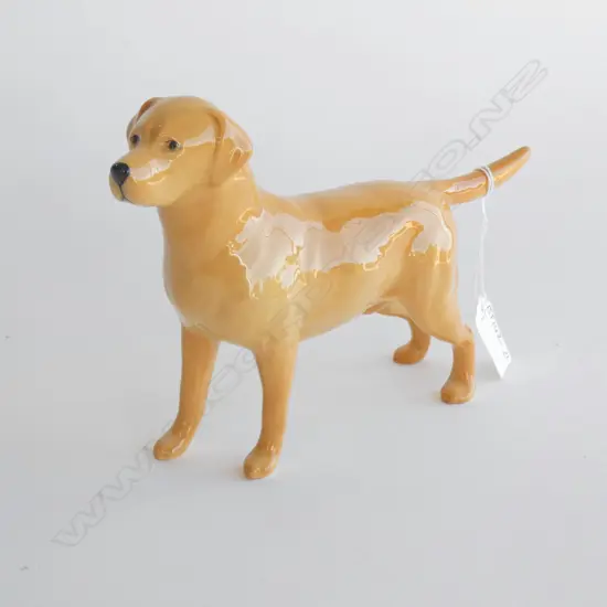 BESWICK GOLDEN LABRADOR L 210MM