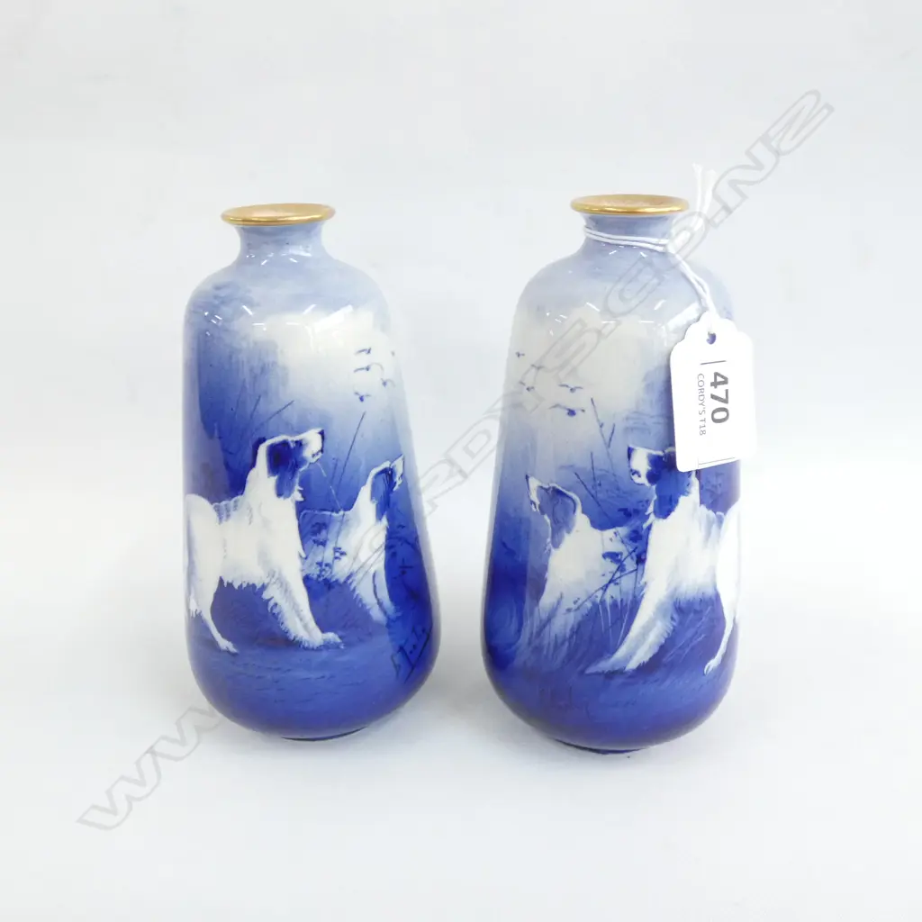 PR WINTON BLUE & WHITE HUNTING DOG SPECIAMN VASES H.150mm. Image 1++