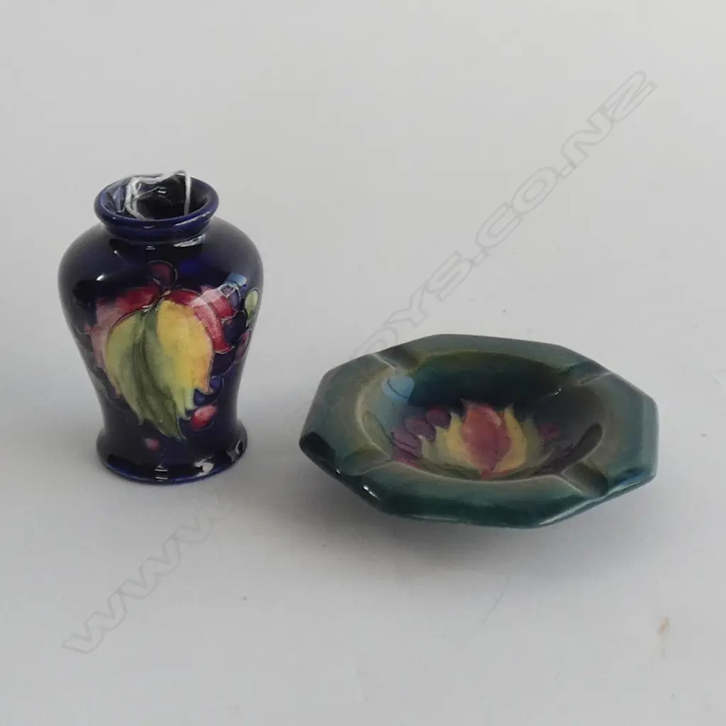 (16191) MOORCROFT  VASE (H 90MM) & ASHTRAY (DIA 110MM) Image 1++