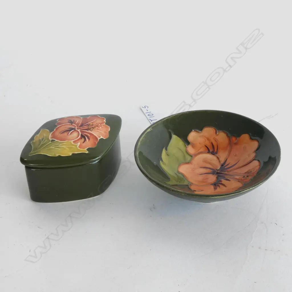 SM MOORCROFT DISH (DIA  95MM) & LIDDED TRINKET BOX  Image 1++