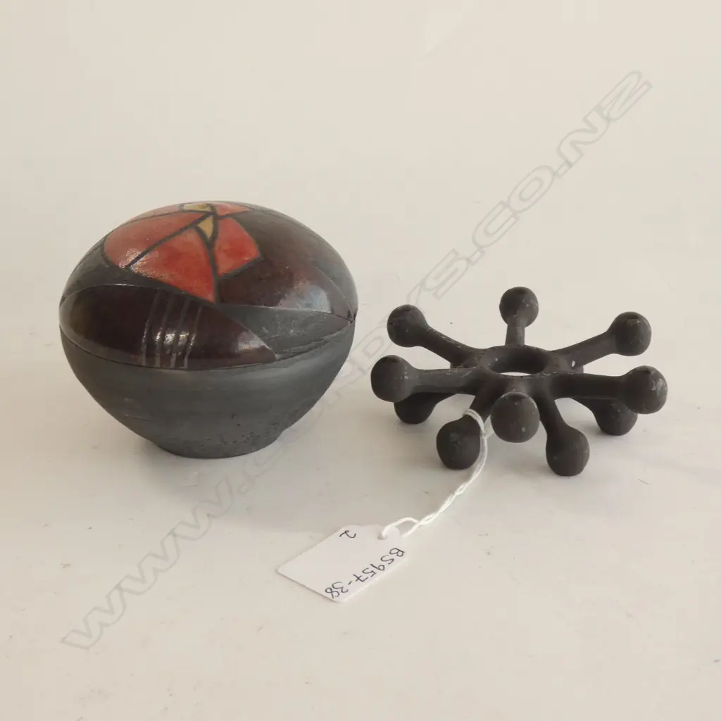LYNDA HARRIS POTTERY LIDDED BOWL (DIA 100MM) & DANSK DANISH CAST IRON CANDLE HOLDER (DIA 110MM) Image 1++