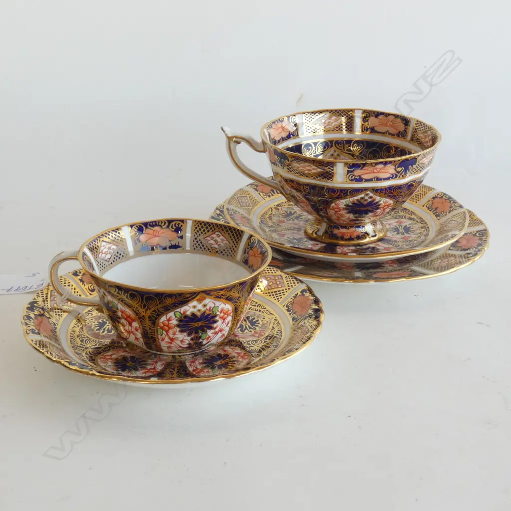2 ROYAL CROWN DERBY IMARI CUPS & SAUCERS 1 WITH PLATE Image 1++