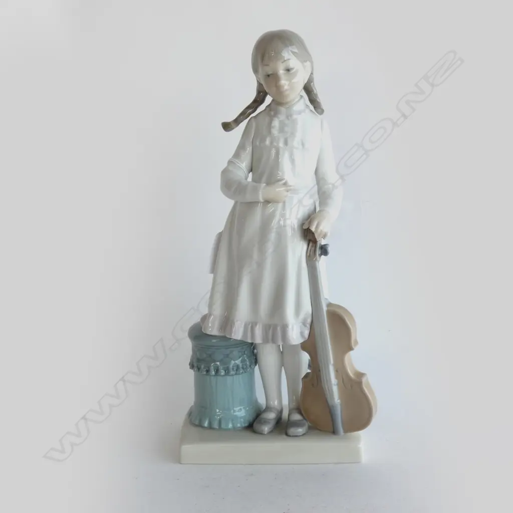 LLADRO 'VIOLA LESSON' - RETIRED  H 310MM A/F - BROKEN PIECES INCL. Image 1++