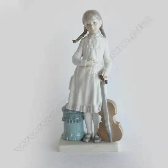 LLADRO 'VIOLA LESSON' - RETIRED  H 310MM A/F - BROKEN PIECES INCL.