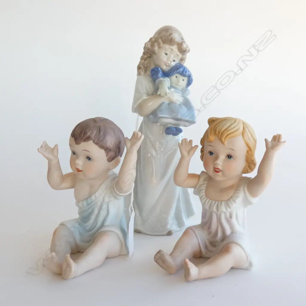 NAO FIGURINE (H 205MM + PR PIANO BABY BISQUE FIGURINES  Image 1++
