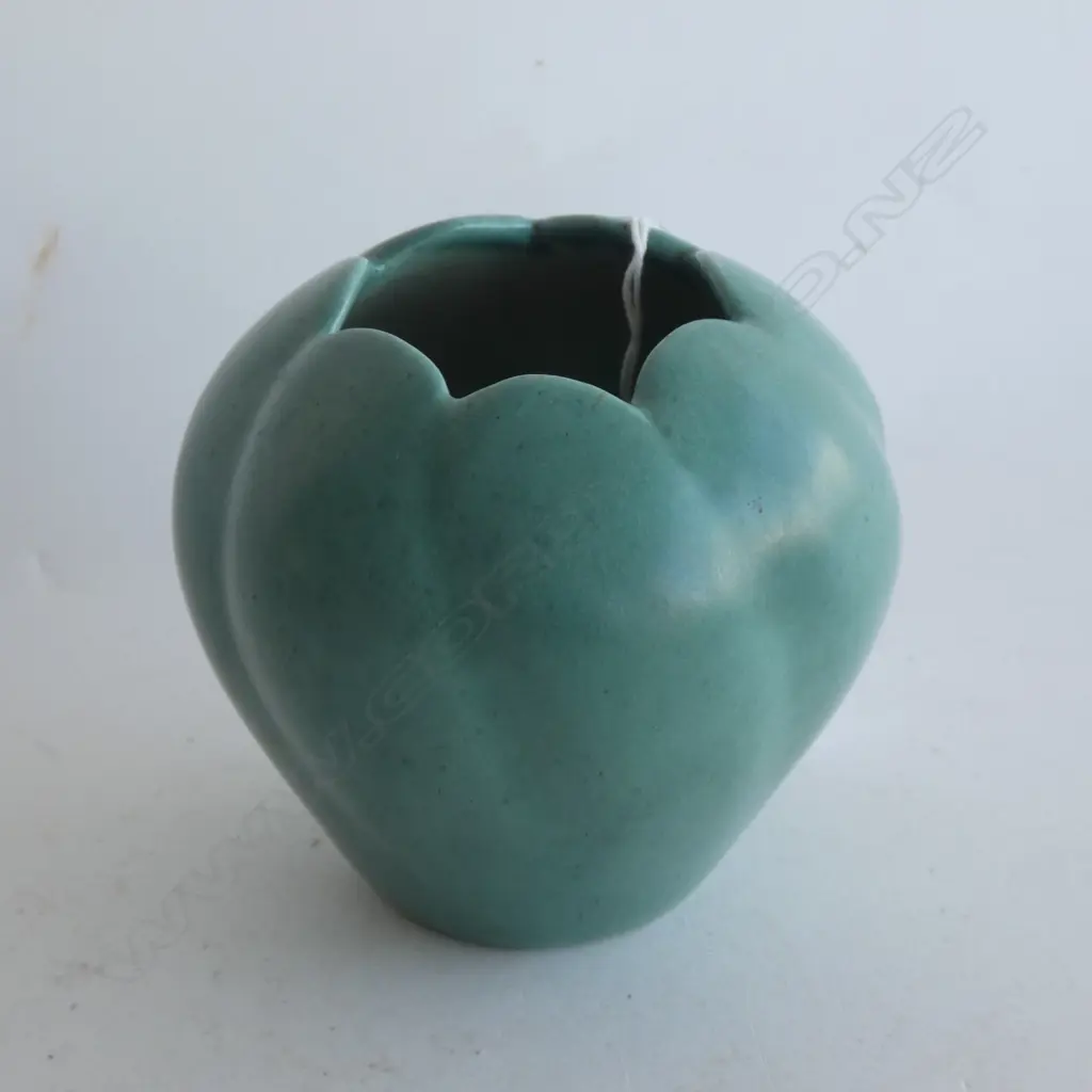 O.C. STEPHENS GREEN LOBED VASE. SIGNED. H.90mm Image 1++