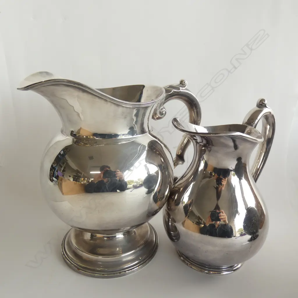 2 SILVER PLATE JUGS H.205mm Image 1++