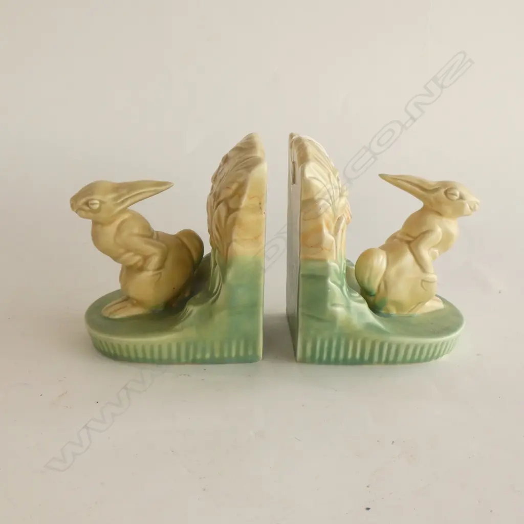 PR BESWICK WARE RABBIT BOOKENDS H. 140MM Image 1++