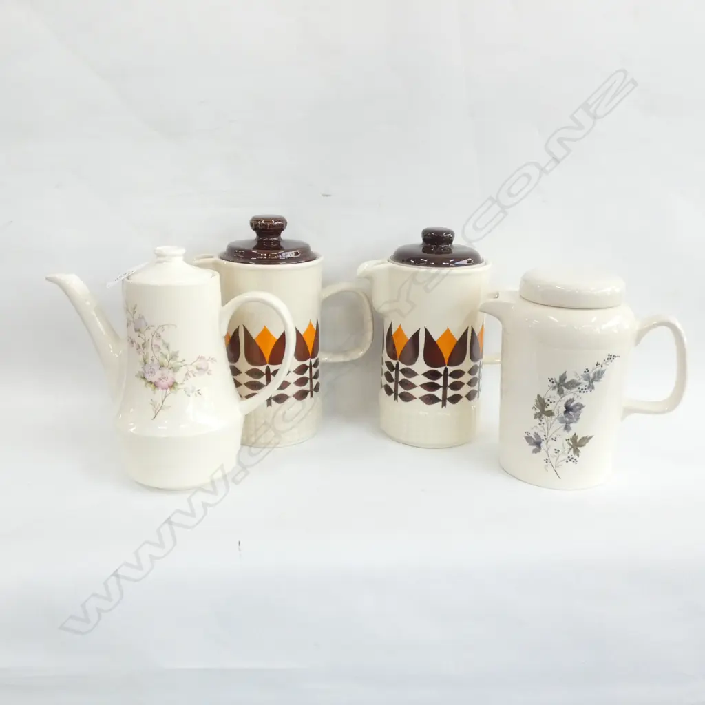 4 CROWN LYNN JUGS H.225mm Image 1++