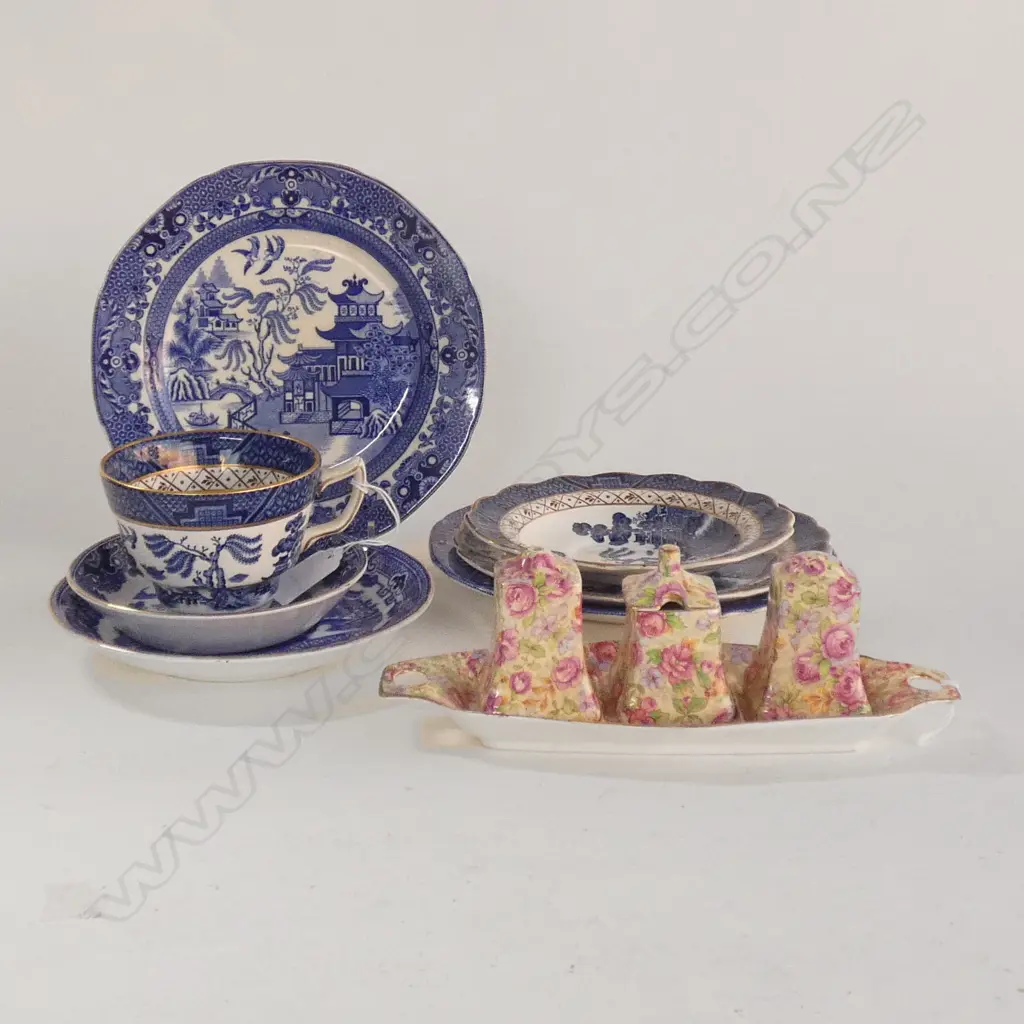 (17999) ASST BLUE & WHITE CHINA INCL BOOTHS WILLOW TRIO + ROYAL WINTON AOF CONDIMENT SET Image 1++
