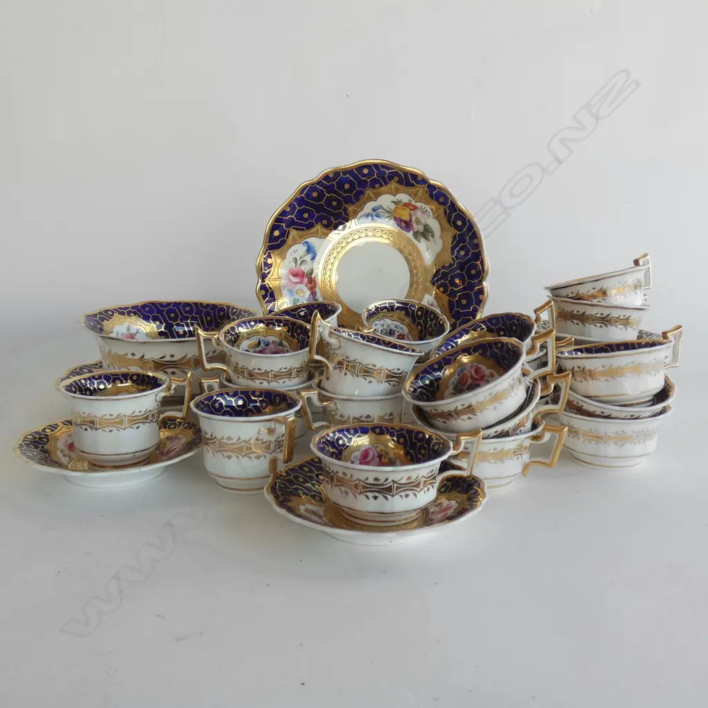 35 PCE CHAMBERLAINS WORCESTER TEA SET... Image 1++