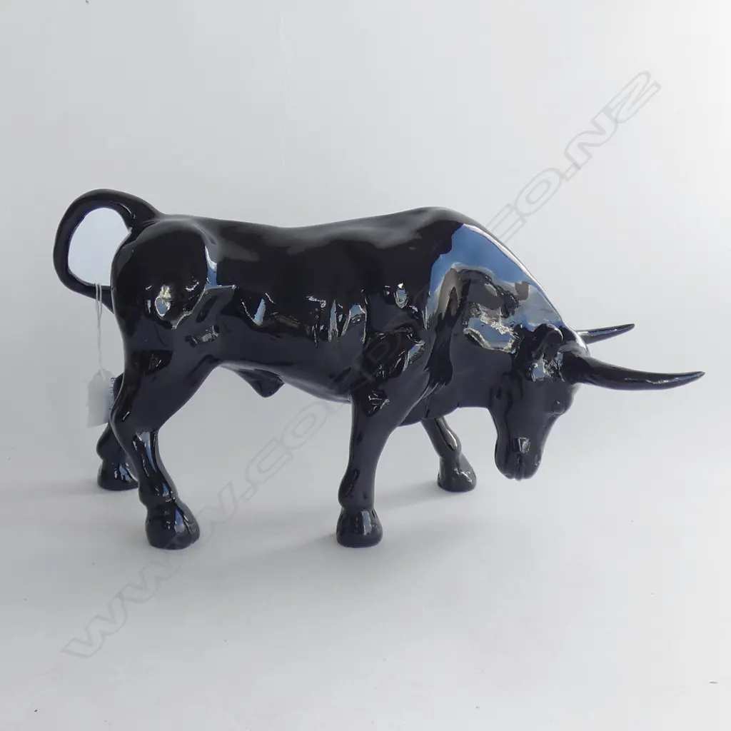 RESIN BULL  L370 Image 1++