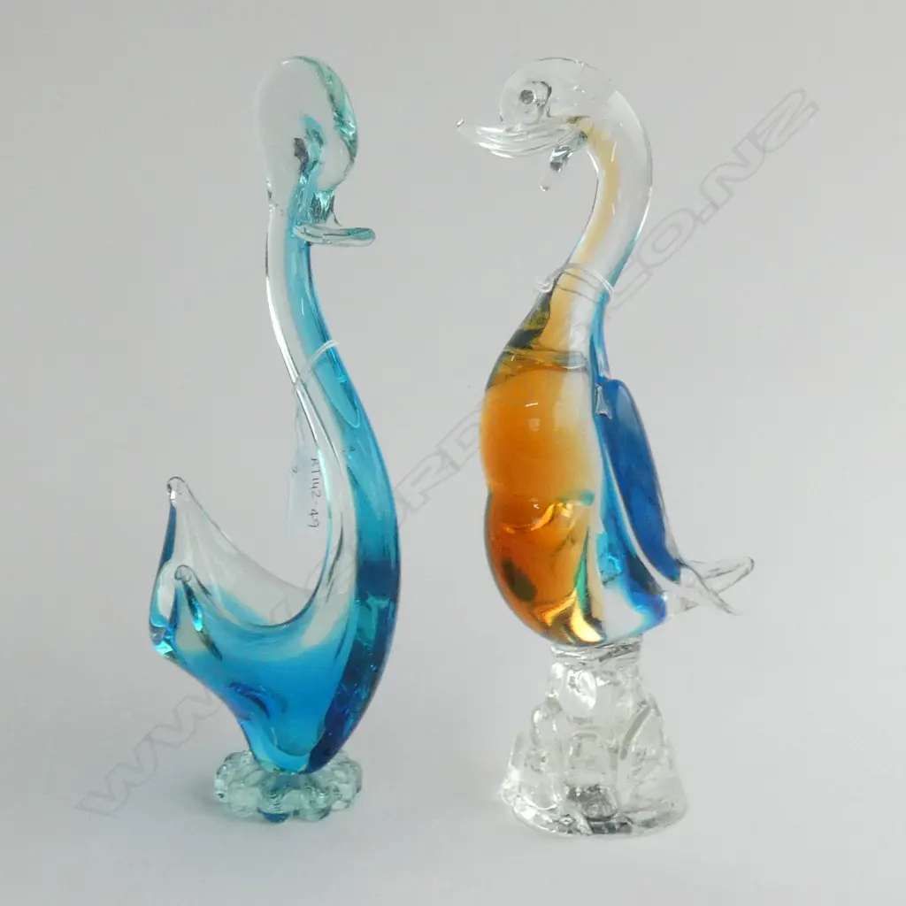 TWO ASST TALL ART GLASS BIRDS H. 300MM Image 1++