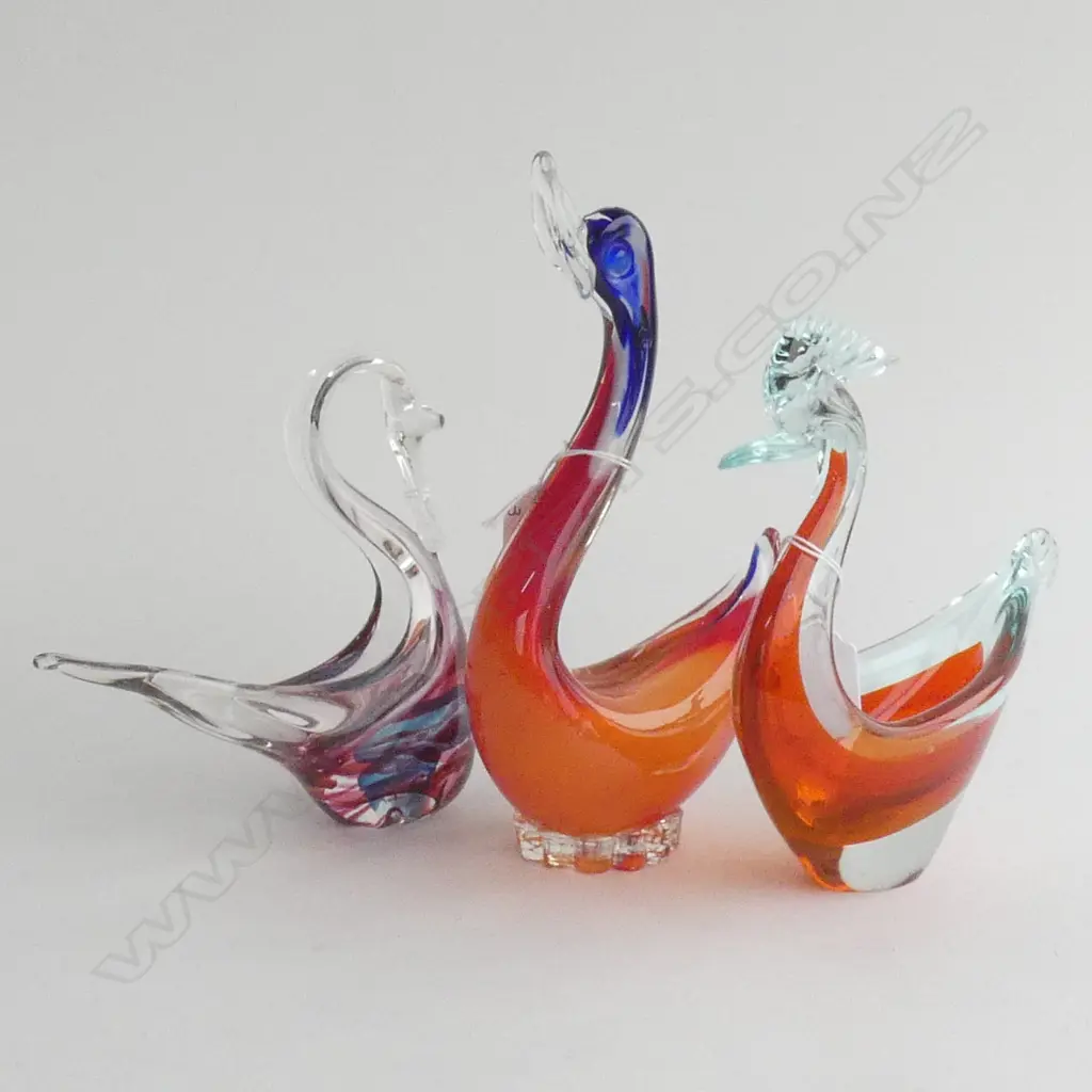 THREE ASST ART GLASS BIRDS H. 250MM  Image 1++