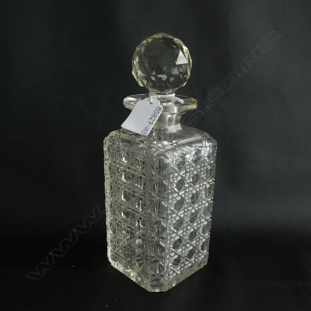 CUT GLASS DECANTER WITH STOPPER H. 235MM SOME CHIPPING TO END OF STOPPER Image 1++