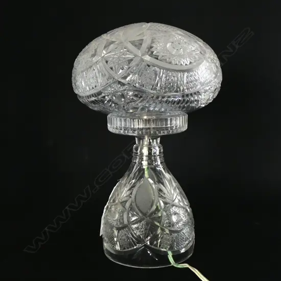 VINTAGE CUT CRYSTAL CUT GLASS TABLE LAMP H. 330MM