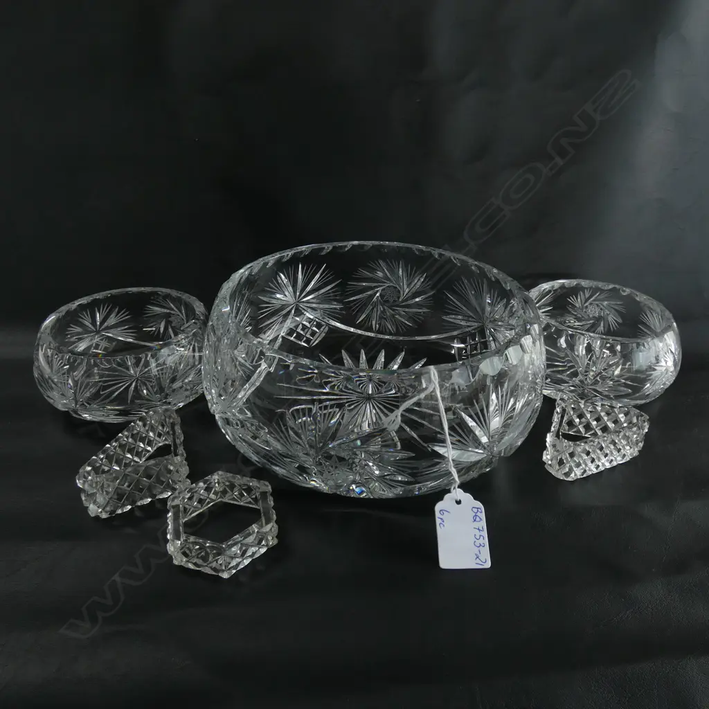 6 CRYSTAL PCS; LG BOWL (DIA 200MM) + 2 SM (DIA 115MM) 3 ASST NAPKIN RINGS (LG BOWL SM CHIP TO TOP RIM) Image 1++