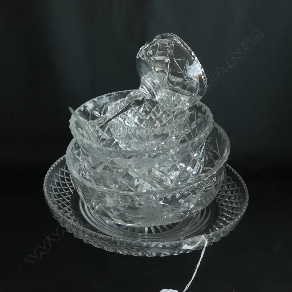 5 PCS CRYSTAL; 4 ASST BOWLS (LARGEST DIA 250MM) + WINE GLASS  Image 1++