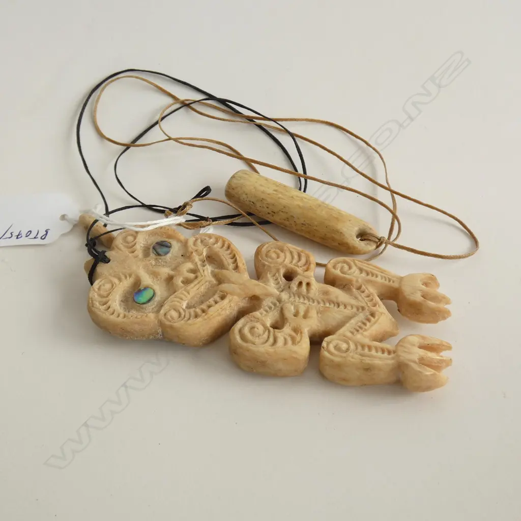 BONE HEI TIKI & PENDANT Image 1++