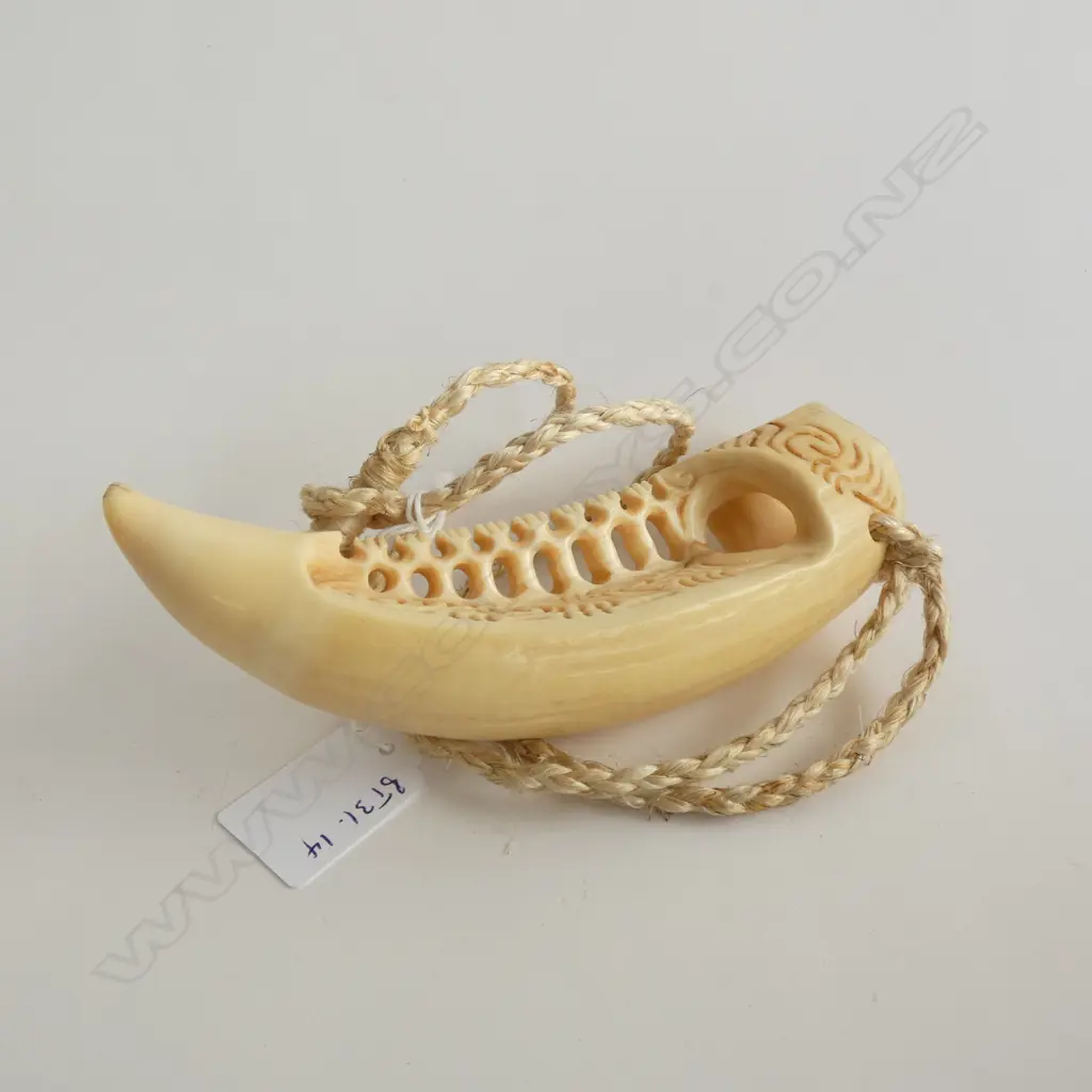CARVED WHALE'S TOOTH REI PUTA  Image 1++