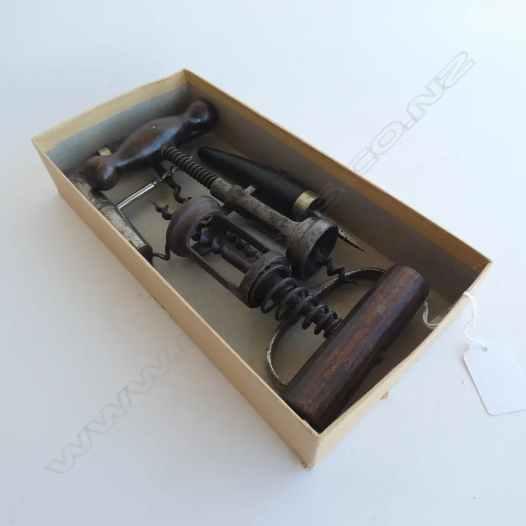 SIX VINTAGE CORKSCREWS  Image 1++