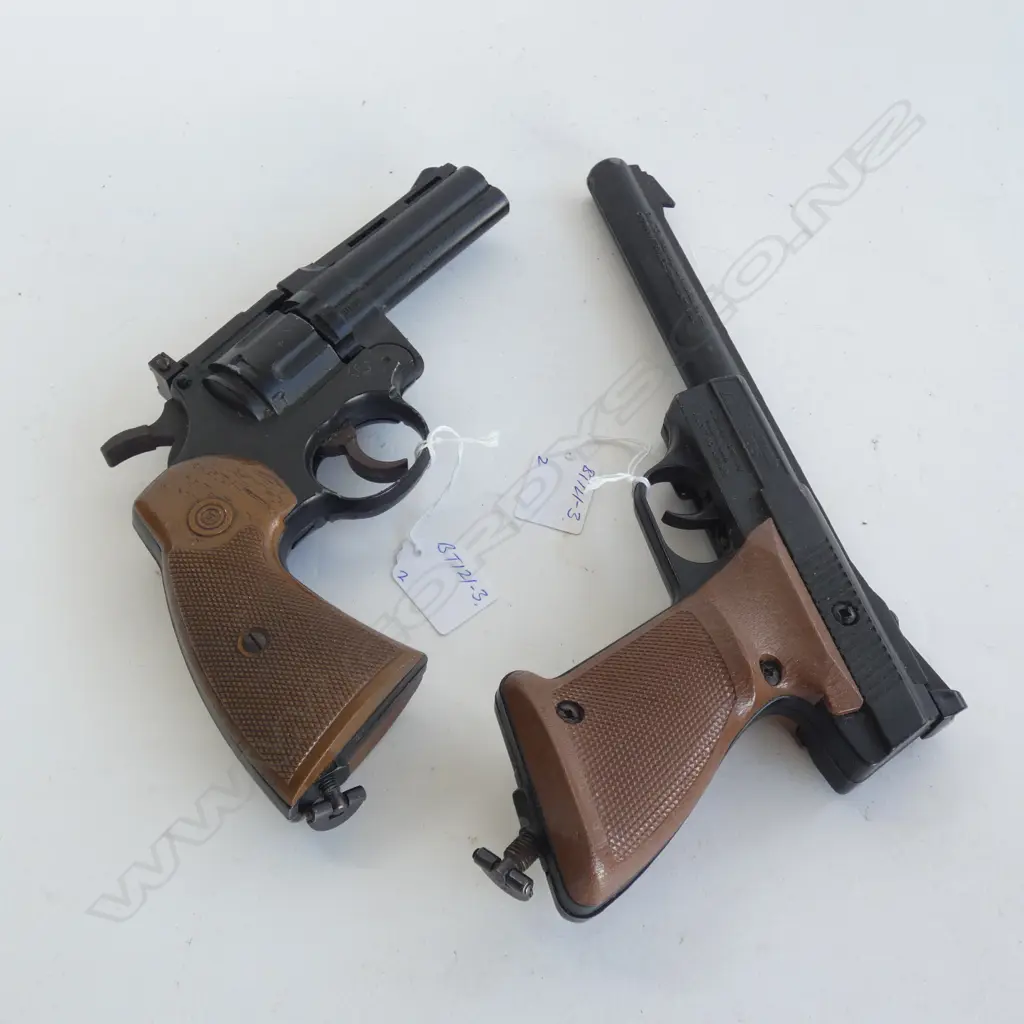 2 CROSSMAN .177 CAL. AIR PISTOLS. 357 TYPE & OTHER R18. Image 1++